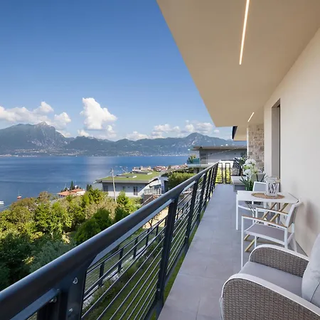 Апартаменты Lakeview Luxury In Torri Торри-дель-Бенако