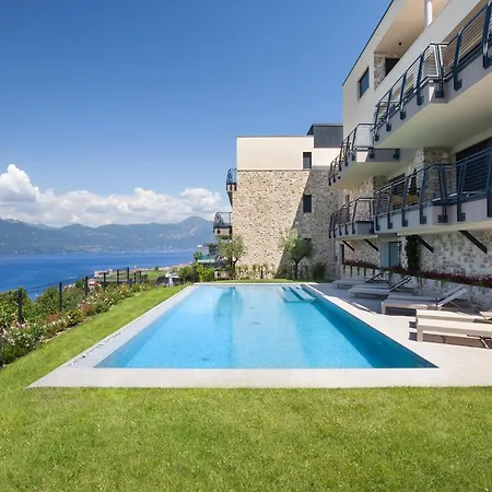 Апартаменты Lakeview Luxury In Torri Торри-дель-Бенако